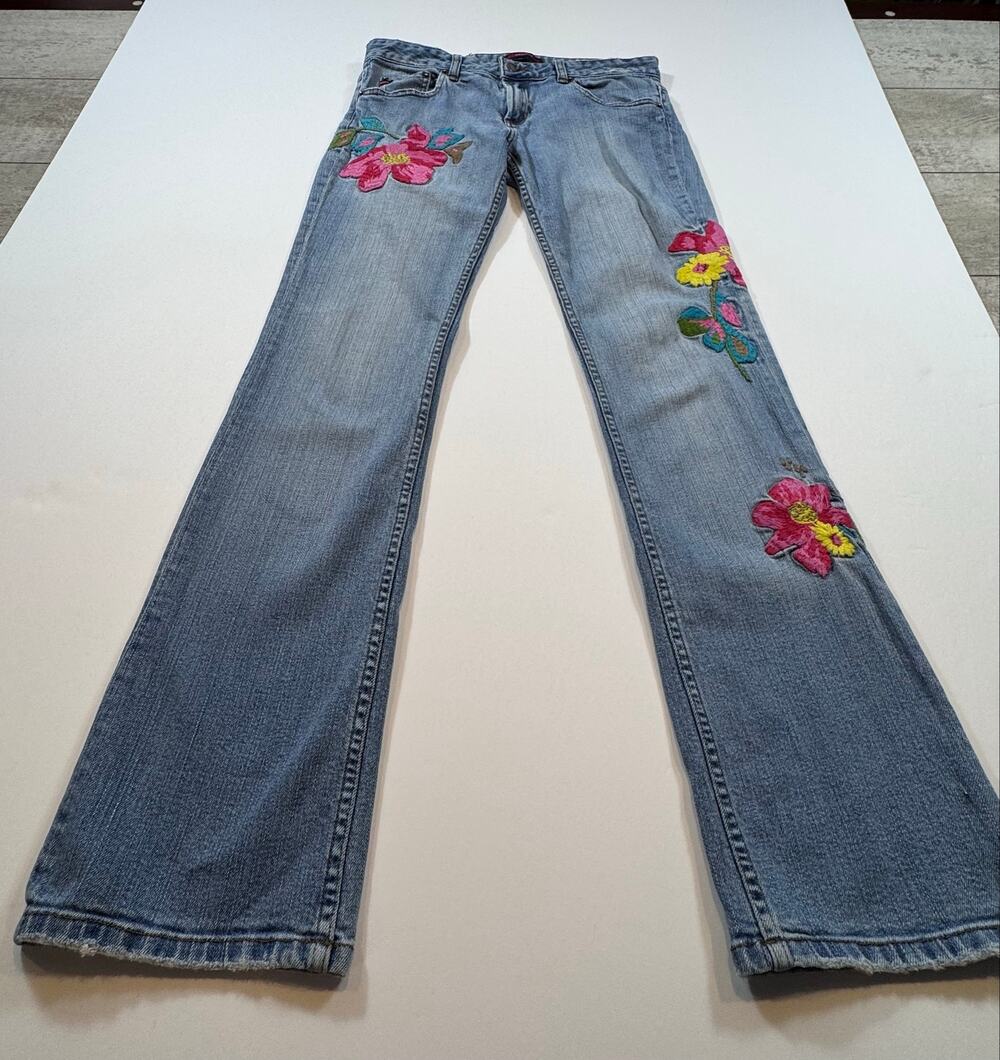 BCBG Maxazria Embroidered Flower Floral Denim Jeans Size 4 Vintage Y2K Boot Cut